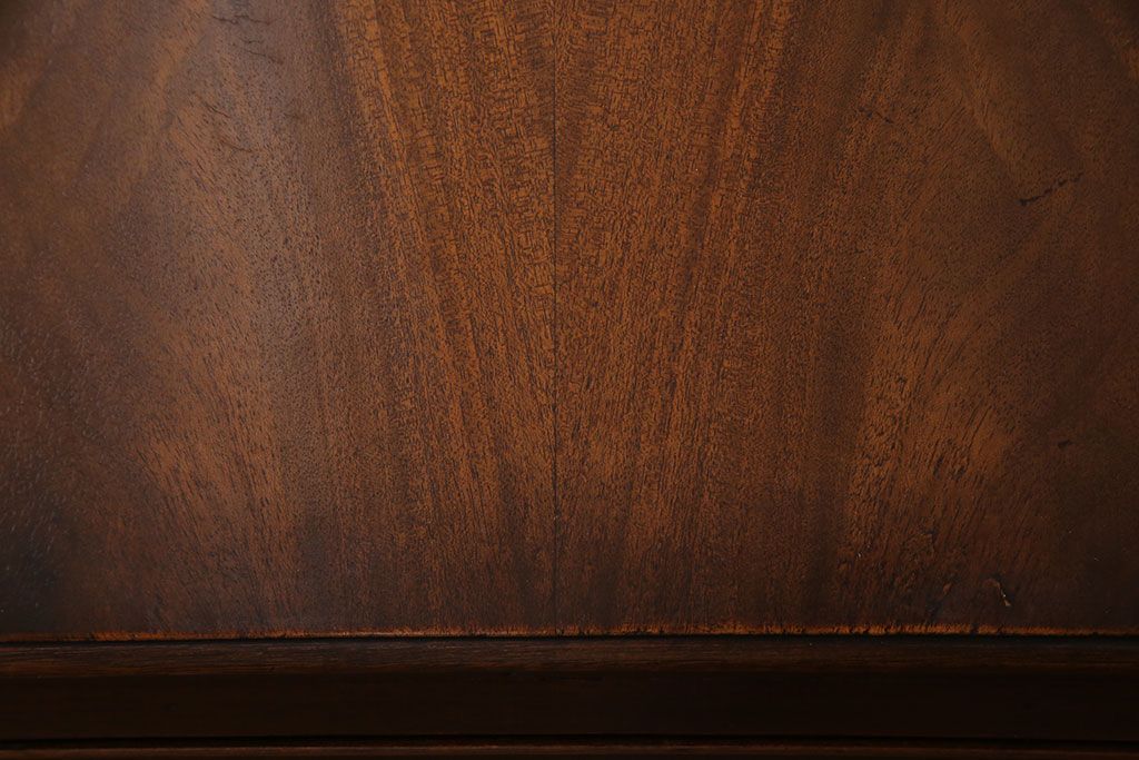 アンティーク家具　イギリスアンティーク　ウォールナットの杢目が美しい小振りのライティングビューロー(ワークデスク、在宅ワーク、在宅用、サイドチェスト)