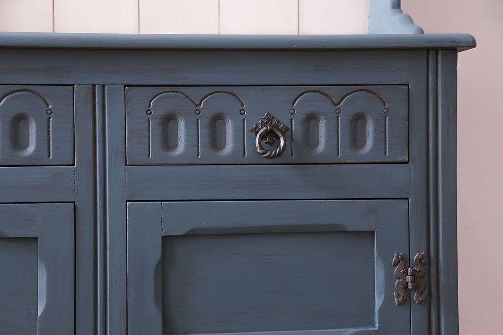 ペイント家具　飾り棚がおしゃれなイギリスビンテージの食器棚(収納棚、戸棚、キャビネット)