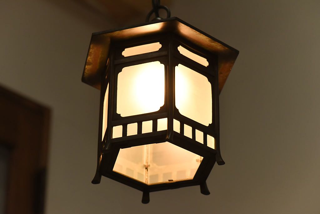 古民具　上品な佇まいの銅製吊り灯篭(天井照明、吊り下げ照明)