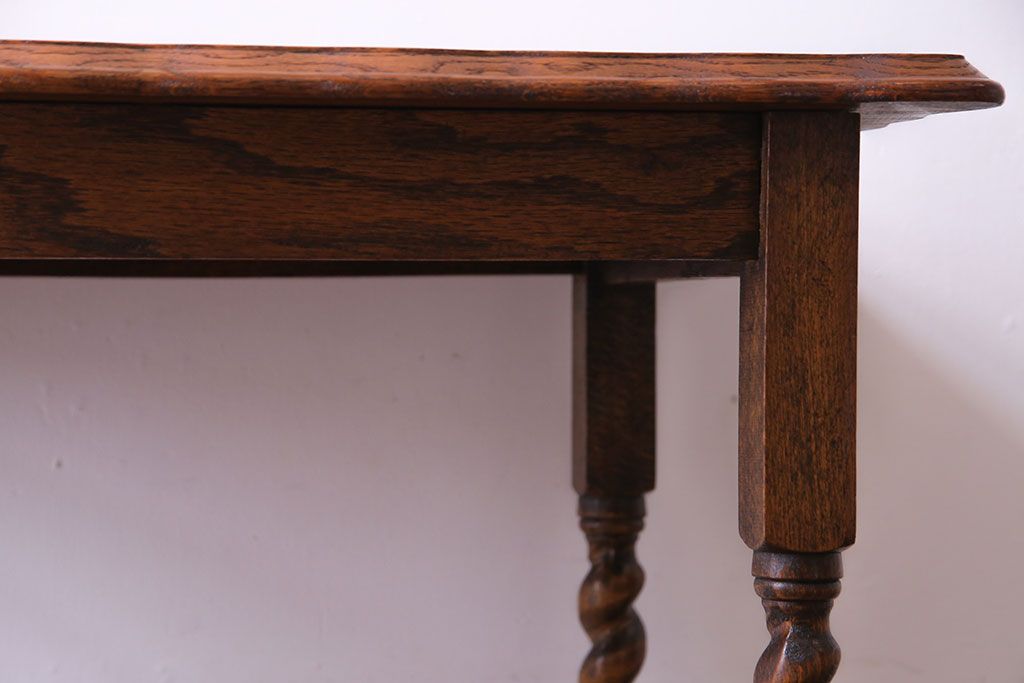 アンティーク雑貨　イギリスアンティーク　飴細工のようなツイストレッグが美しいオケージョナルテーブル(サイドテーブル、カフェテーブル、花台)