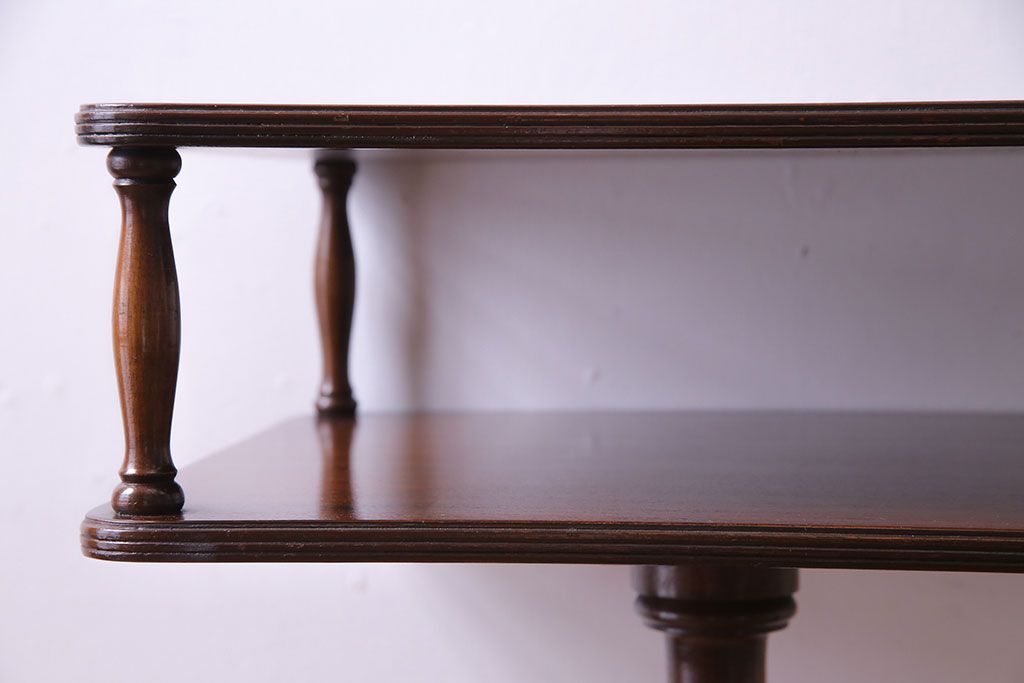 アンティーク家具　イギリスアンティーク　キャスター付き　レザートップのサイドテーブル(ランプテーブル、カフェテーブル、花台)