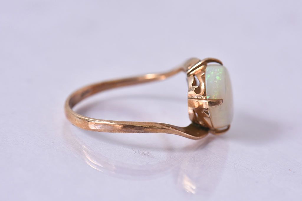 アンティーク雑貨　ビンテージ　K9ゴールド　オパールのような石のリング(指輪)