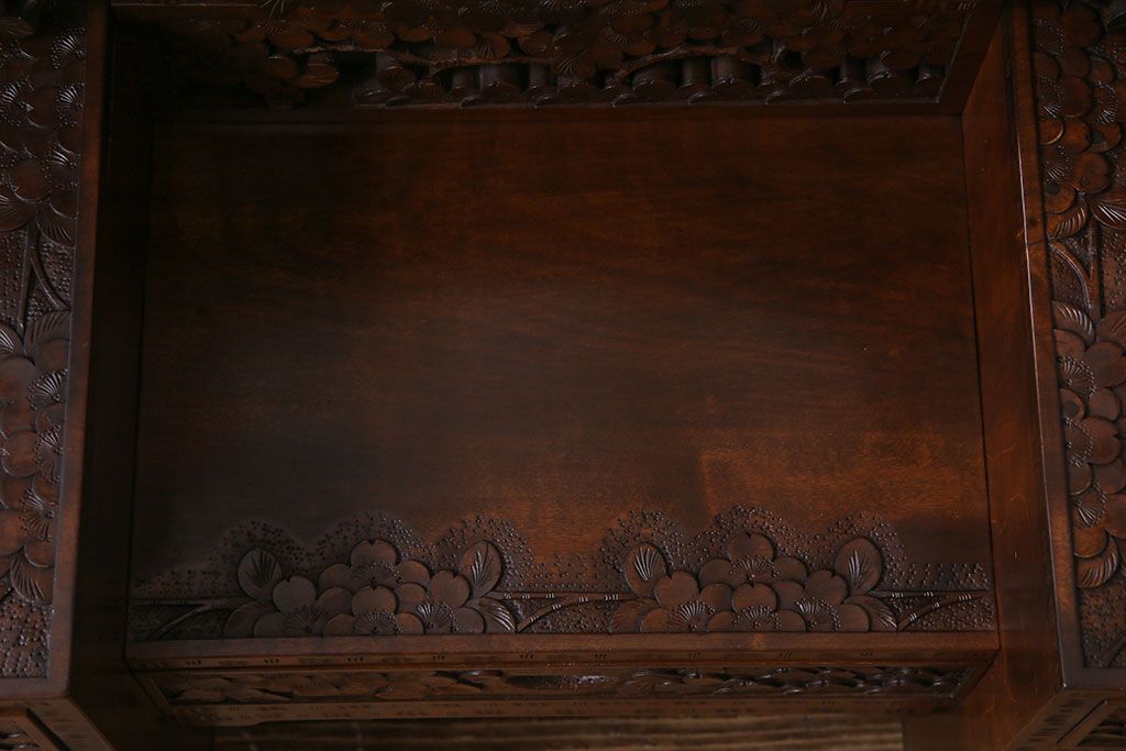 中古　ビンテージ　伝統工芸軽井沢彫り　桜彫刻が目を引く小振りな椅子付きドレッサー