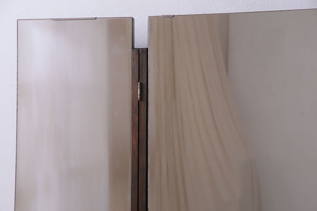 ヴィンテージ家具　ビンテージ　伝統工芸軽井沢彫り　上品な彫りの小振りなドレッシングチェスト(三面鏡、鏡台、ドレッサー)