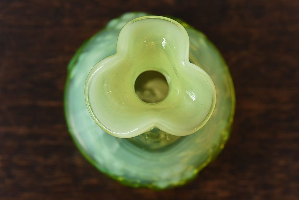 アンティーク雑貨　アメリカビンテージ　ワセリンガラス(ウランガラス)　優雅な雰囲気漂うパフュームボトル(香水瓶)