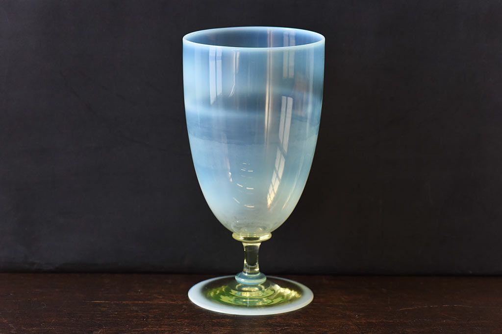 アンティーク雑貨　ワセリンガラス(ウランガラス)　幻想的な雰囲気漂うサワーグラス(ワイングラス、酒器)(2)