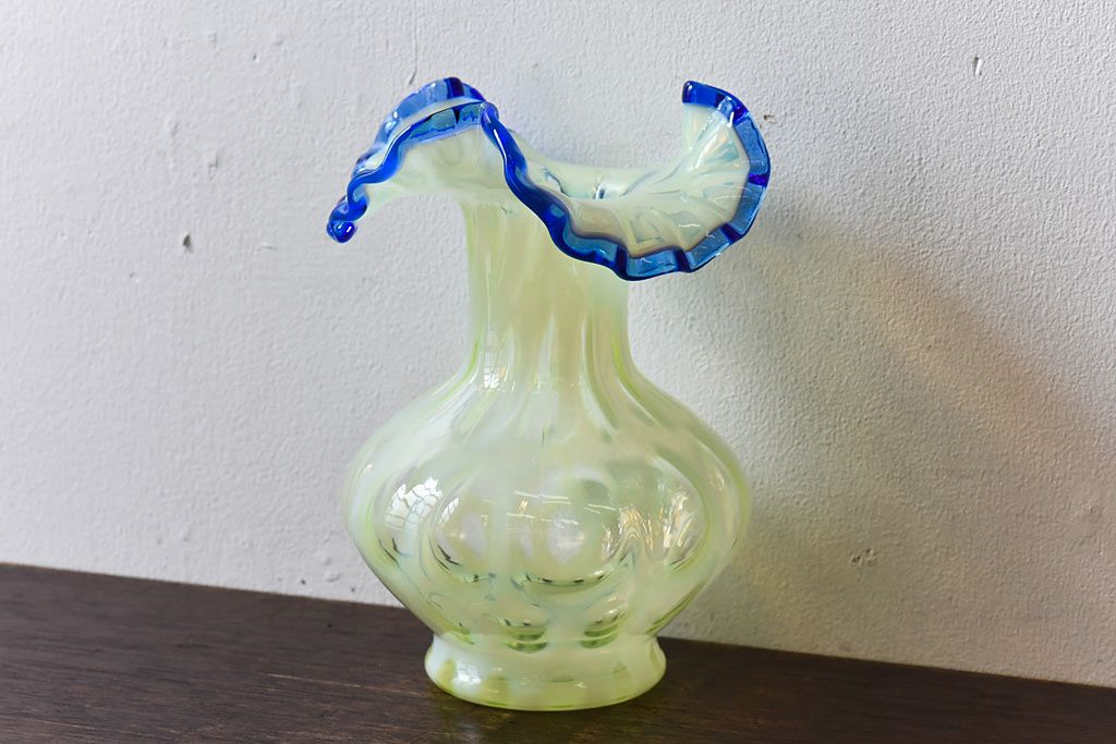 吹きガラス フリル 花瓶-