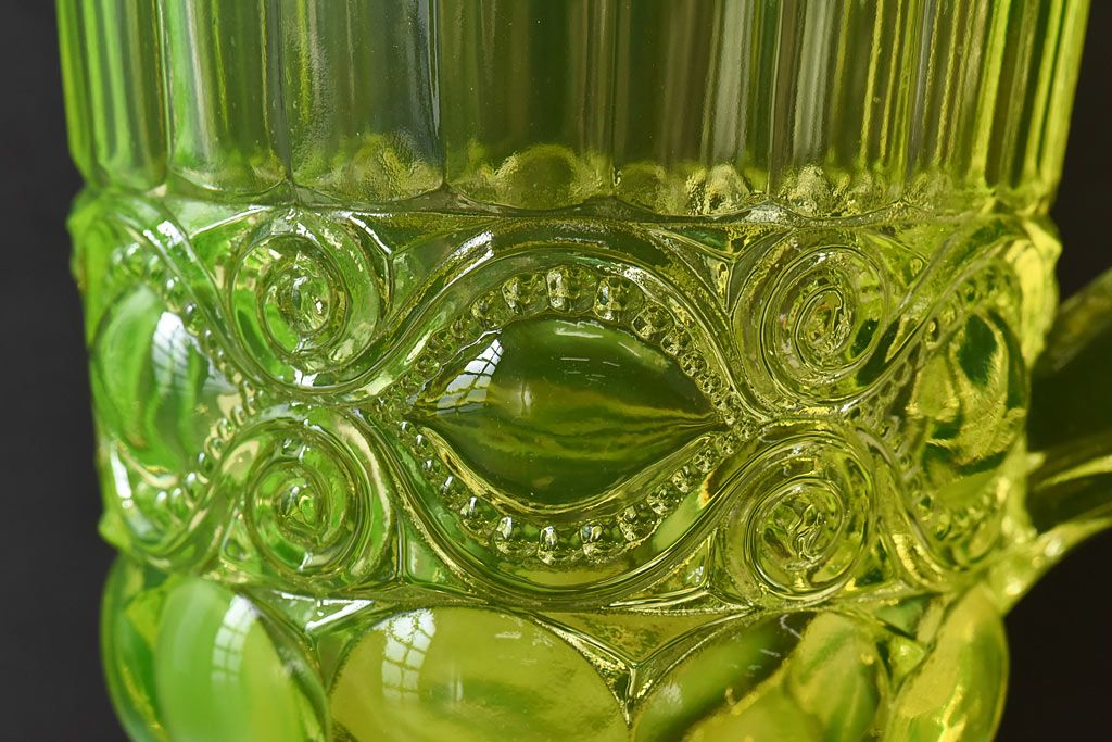 アンティーク雑貨　アメリカ　乳白色のグラデーションが素敵なウランガラス製ピッチャー(ジャグ、水差し、ワセリンガラス)