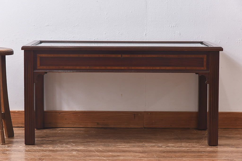 アンティーク家具　1950年頃　収納も楽しめるマホガニー材のセンターテーブル(ガラスケース、コレクションケース)