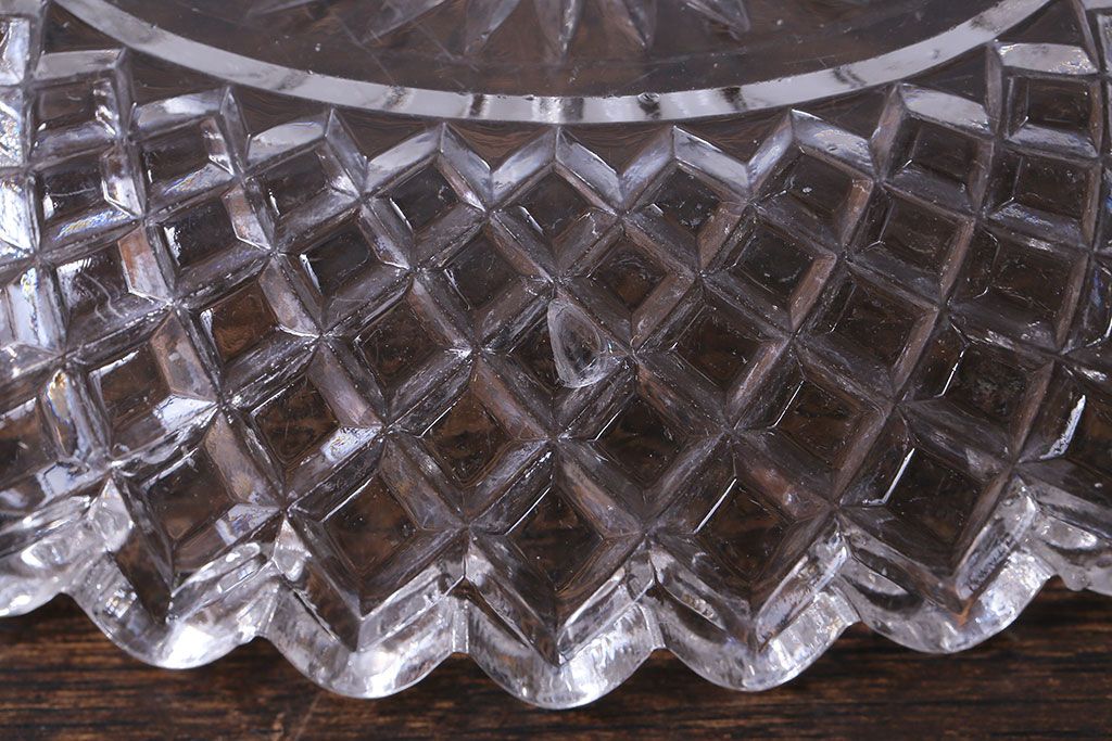 アンティーク雑貨　イギリス製　厚みのある質感が魅力のガラス小皿(プレスガラス)