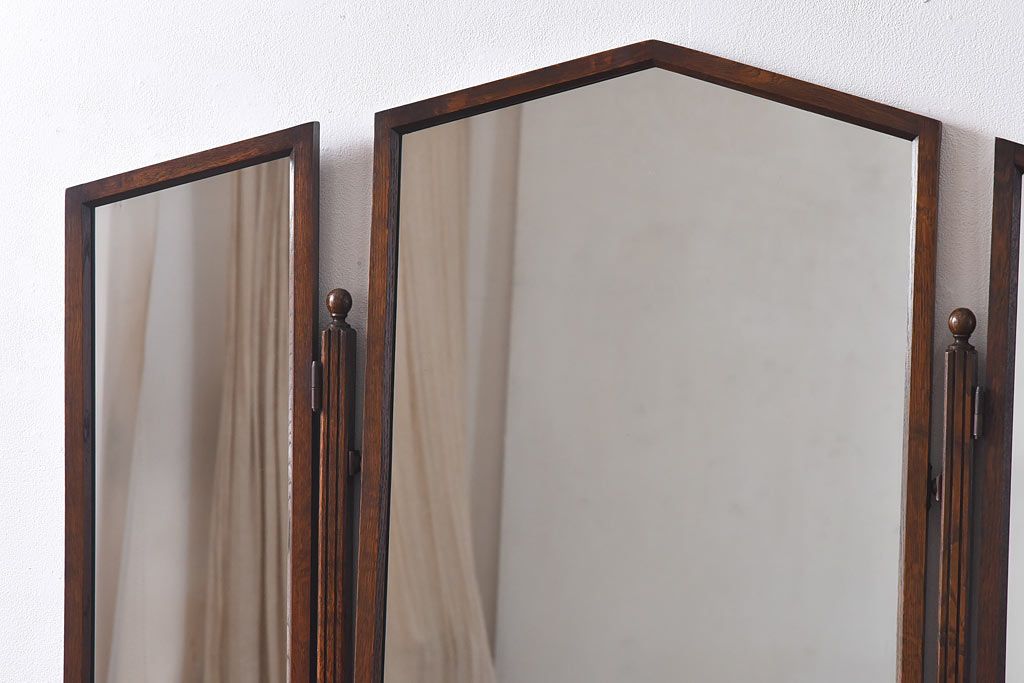アンティーク家具　イギリス製　風格と気品漂うドレッサー(鏡台、三面鏡、ドレッシングチェスト)