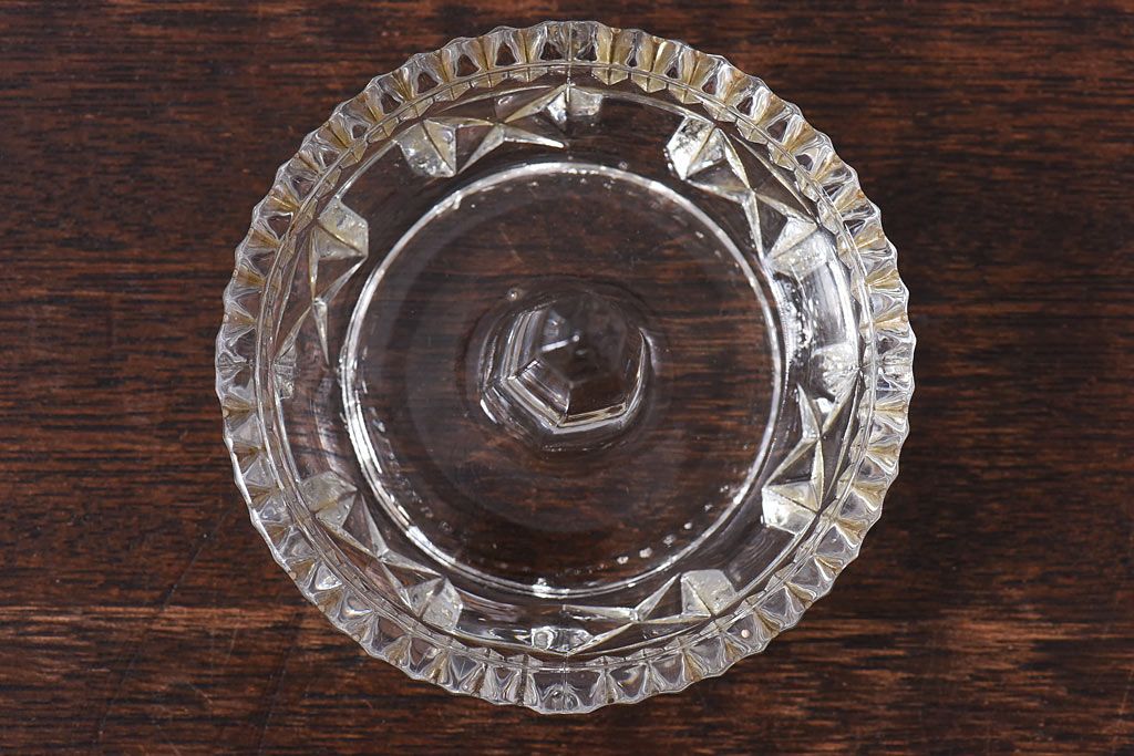 アンティーク雑貨　イギリスビンテージ　直線的なデザインが魅力のガラス製リングスタンド(リングホルダー、アクセサリートレイ)
