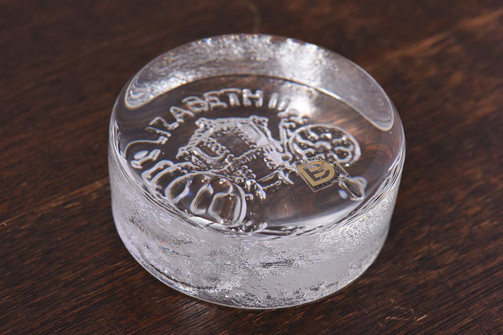 アンティーク雑貨　イギリス　エリザベス女王2世　アニバーサリーグッズ　ガラス製ペーパーウェイト