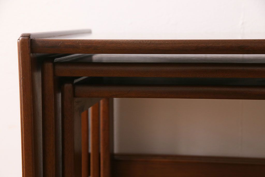 アンティーク雑貨　北欧ビンテージ　G-PLAN(ジープラン)　チーク材　スタイリッシュなデザインのネストテーブル(サイドテーブ  ル、カフェテーブル、花台)