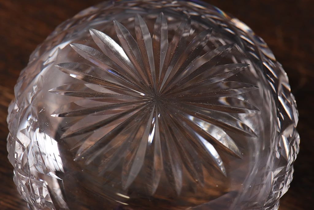 アンティーク雑貨　イギリス製　細かな模様がかわいらしいガラス小物入れ(ソルトディッシュ)