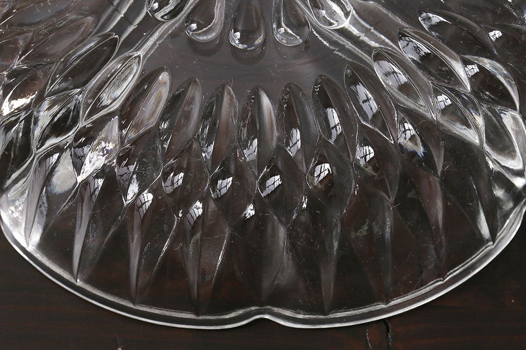 アンティーク雑貨　イギリス製　仕切り付きのデザインが魅力のキャンディプレート(小皿、プレスガラス)
