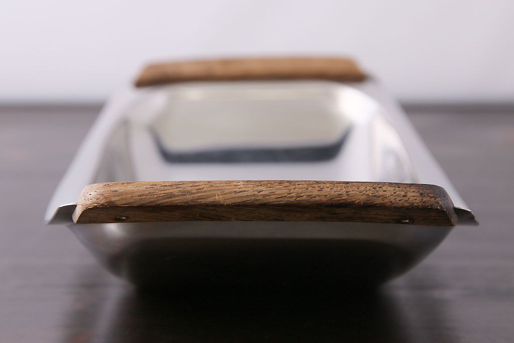 アンティーク雑貨　イギリスビンテージ　木製取っ手付き　舟形のデザインが魅力のステンレストレー(お盆)