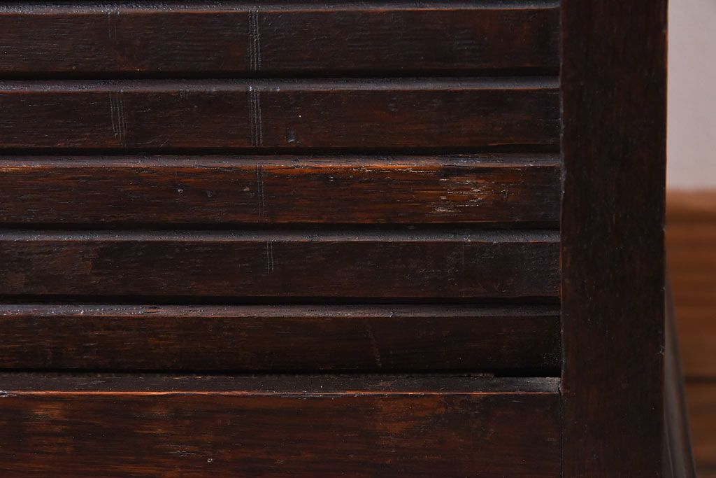 アンティーク家具　イギリスアンティーク　蛇腹式の扉が個性的なファイリングキャビネット(書類ケース、チェスト)