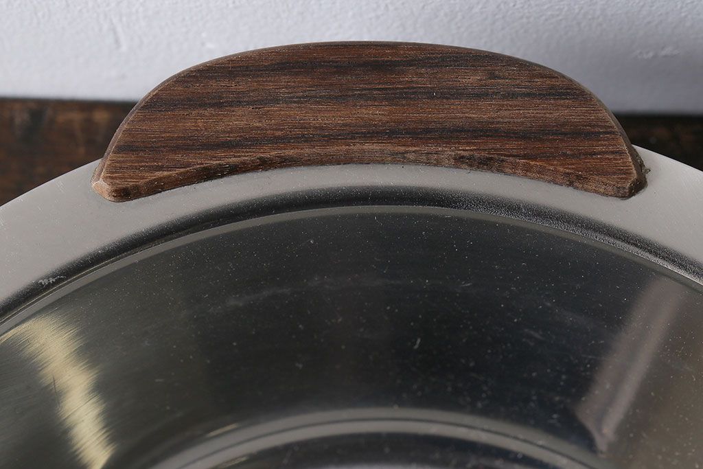 アンティーク雑貨　北欧ビンテージ　デンマーク製　木の取っ手が魅力のステンレスボウル(お皿)