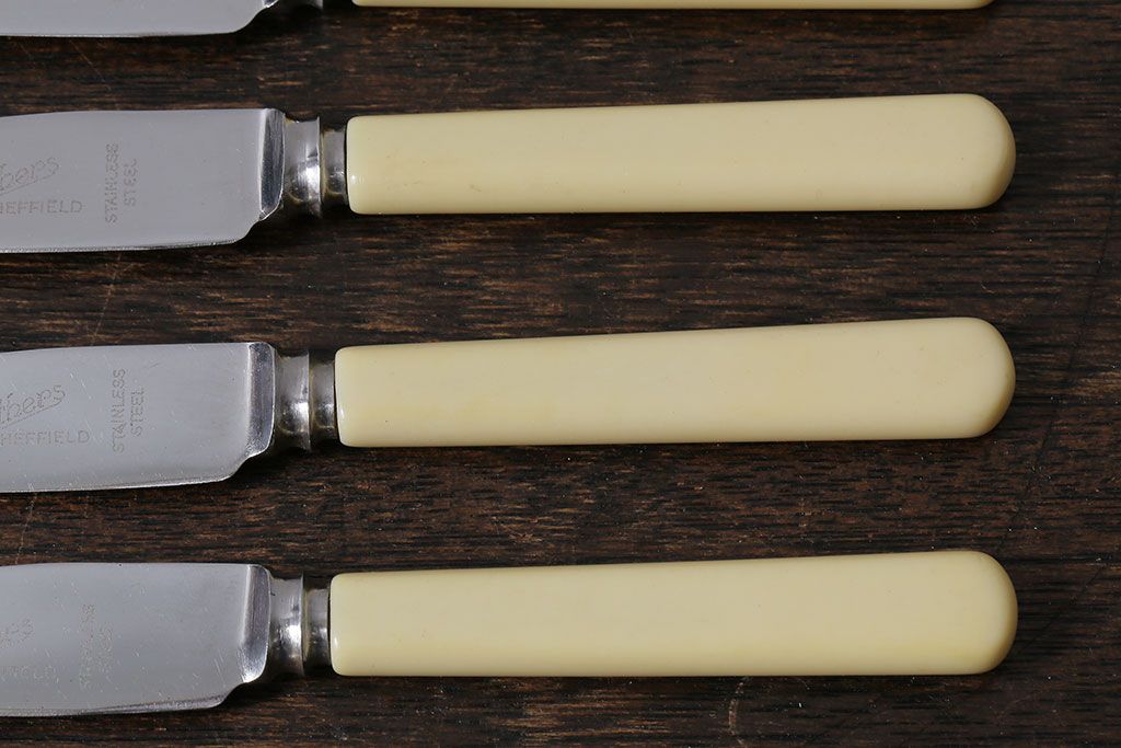 アンティーク雑貨　イギリスビンテージ　SHEFFIELD(シェフィールド)　様々な食器と馴染みやすいバターナイフ6本セット