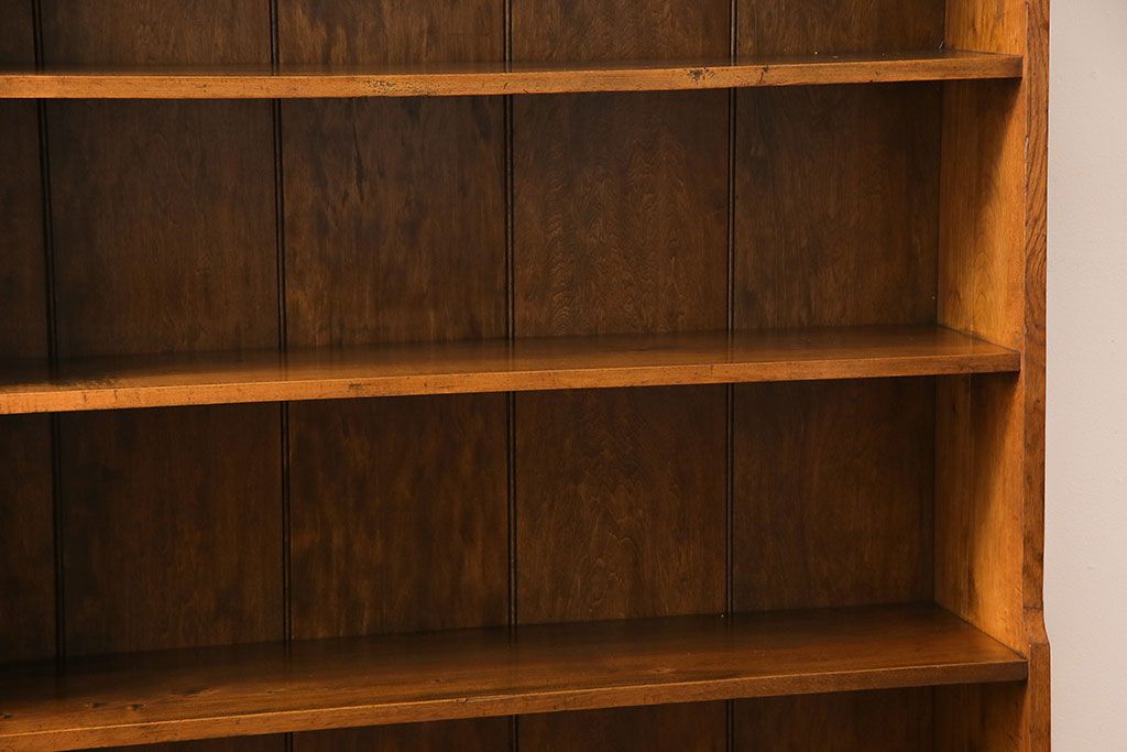 アンティーク家具　イギリスアンティーク　オーク材　シンプルながらも上品な佇まいの本棚(飾り棚、収納棚)