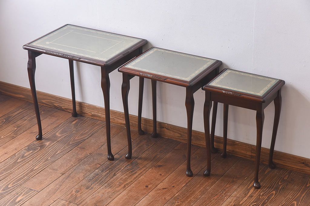 アンティーク雑貨　イギリス家具　高級感あるレザートップのネストテーブル(入れ子式テーブル、サイドテーブル、コーヒーテーブル、花台)(1)
