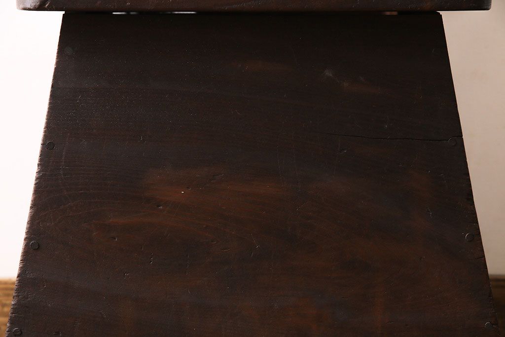 アンティーク雑貨　和製アンティーク　古い木が味わい深いシンプルな踏み台(花台)
