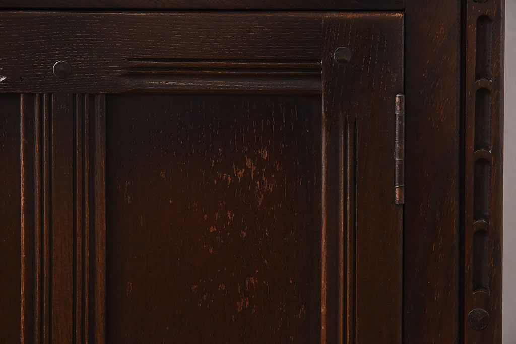 ヴィンテージ家具　ERCOL(アーコール)　イギリスビンテージ　Old Colonial(オールドコロニアル)　シックな雰囲気のあるオープンブックケース(キャビネット、本棚、飾り棚、食器棚)