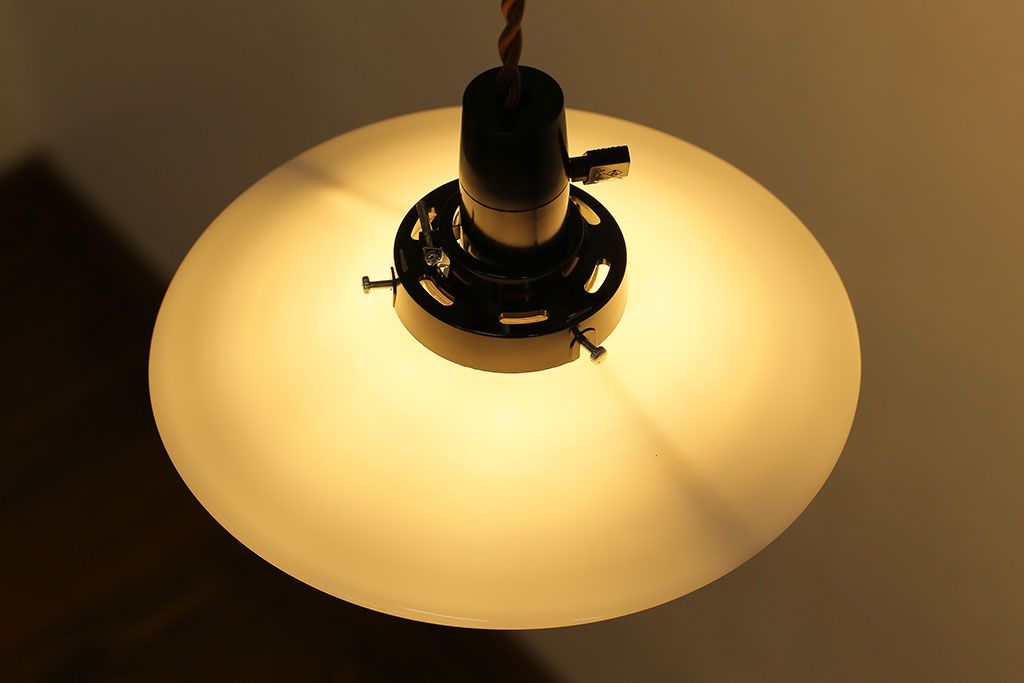 昭和レトロ　懐かしさと温かみを感じるシンプルな平笠シェードのペンダントライト(電笠、吊り下げ照明、天井照明)(1)