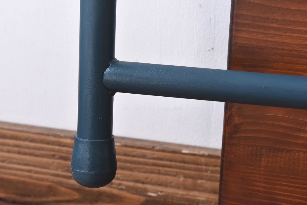 ラフジュ工房オリジナル　ヒノキ材　ネイビーの脚が格好いいリフティングテーブル(サイドテーブル、センターテーブル、作業台)(1)