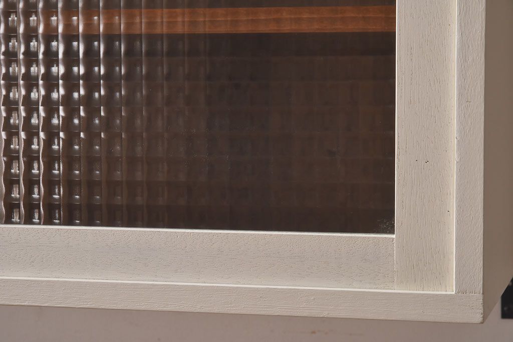 ラフジュ工房オリジナル　チェッカーガラス入り　ホワイトペイントのウォールシェルフ(壁付け戸棚、収納棚)