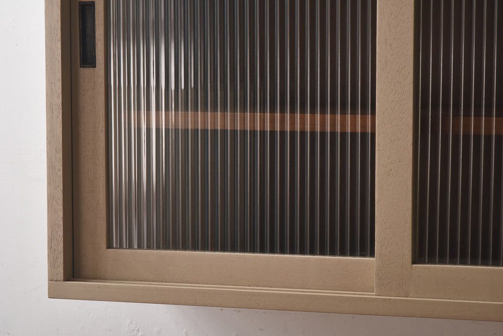 ラフジュ工房オリジナル　モールガラス入り　ベージュペイントのウォールシェルフ(壁付け戸棚、収納棚)