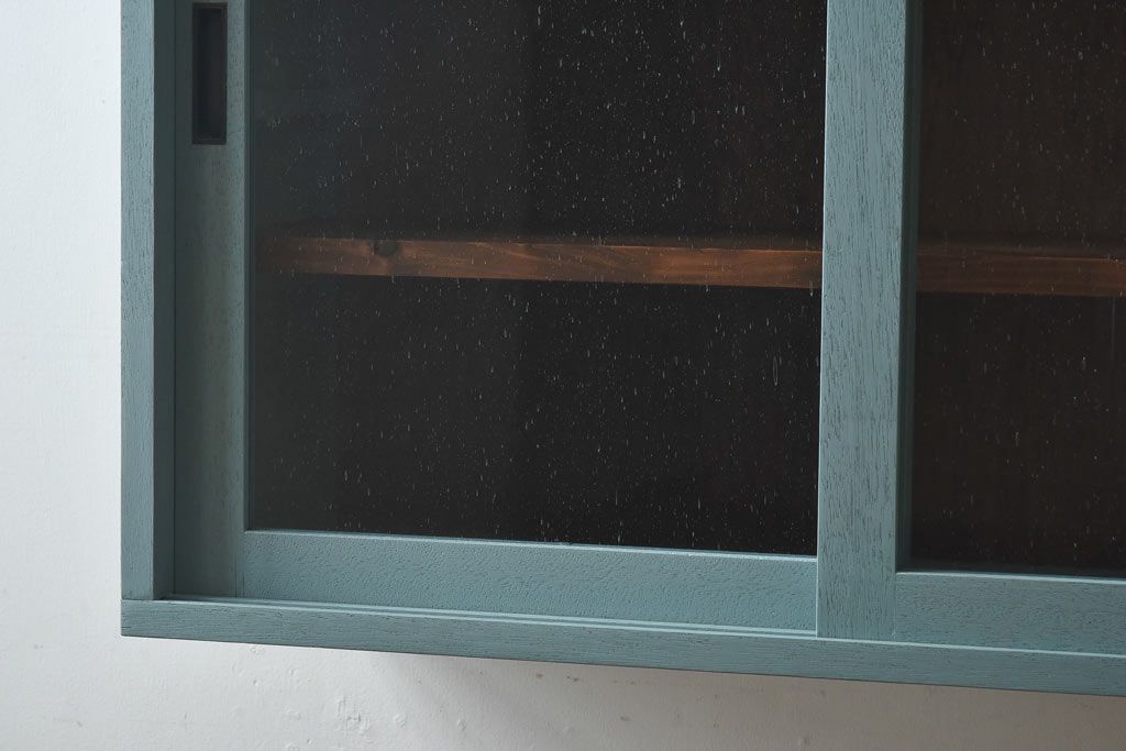 ラフジュ工房オリジナル　気泡ガラス入り　ブルーペイントのウォールシェルフ(壁付け戸棚、収納棚)