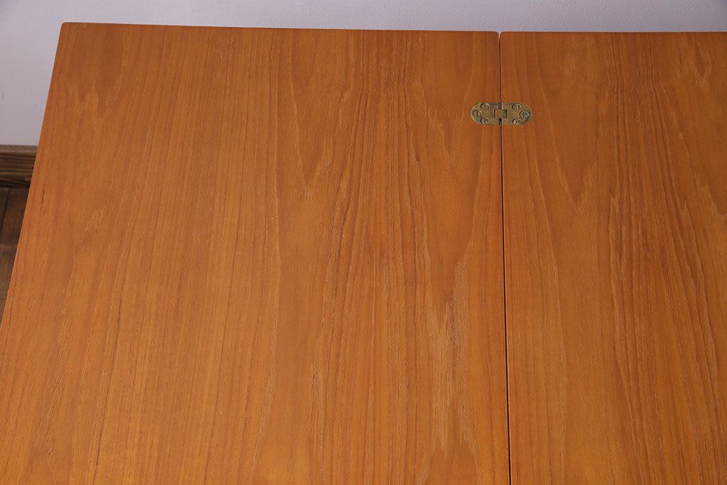 ヴィンテージ家具　北欧ビンテージ　チーク材　レア品!天板拡張式のネストテーブル(エクステンションテーブル、センターテーブル、サイドテーブル)