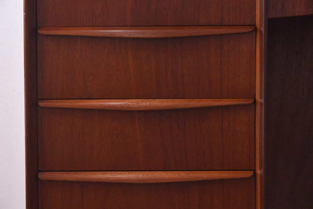 ヴィンテージ家具　北欧ビンテージ　両面収納　チーク材の褐色が美しいワークデスク(オフィスデスク、両袖机、在宅ワーク、在宅用)
