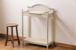 ヴィンテージ家具　イギリスビンテージ　オーク材　シックな意匠が目を引く折り畳み式サイドテーブル(コーヒーテーブル、花台)