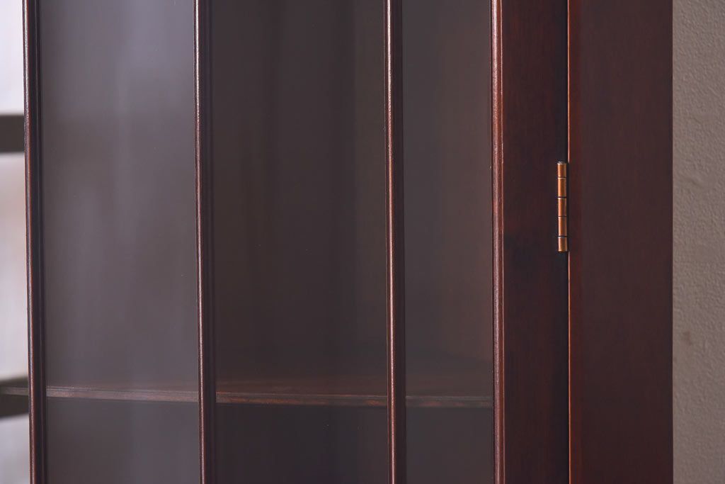 ヴィンテージ家具　イギリスビンテージ　マホガニー材　ステンドグラスが魅力的なコーナーキャビネット(飾り棚、戸棚)