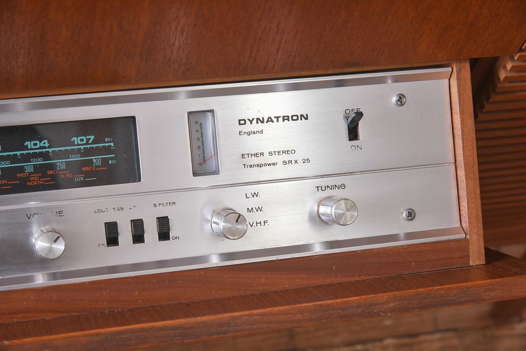 ヴィンテージ家具　イギリスビンテージ　Dynatron Radio Ltd　オーディオ機器付き　ラジオグラム(レコードプレーヤー、サイドボード)