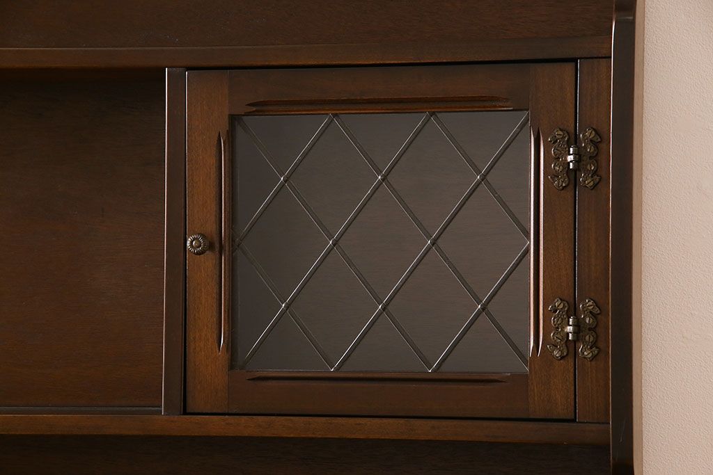 ヴィンテージ家具　イギリスビンテージ　オーク材　クラシカルな雰囲気漂うカップボード(食器棚、飾り棚、キャビネット)