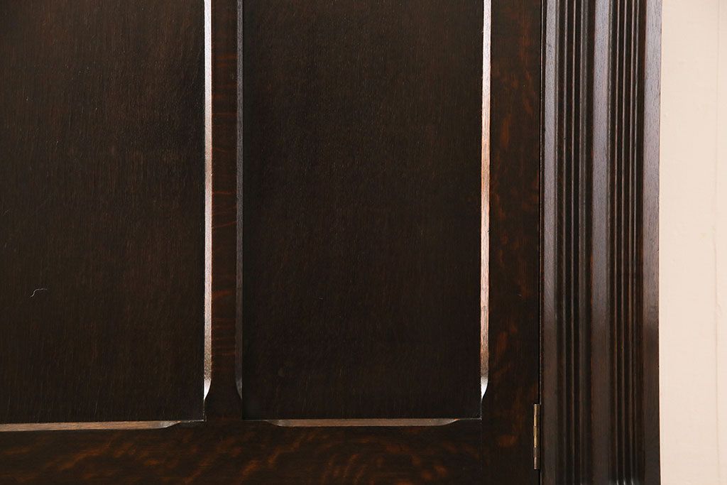 アンティーク家具　イギリスアンティーク　オーク材　六角形のフォルムがお洒落なワードローブ(洋服タンス、収納棚)