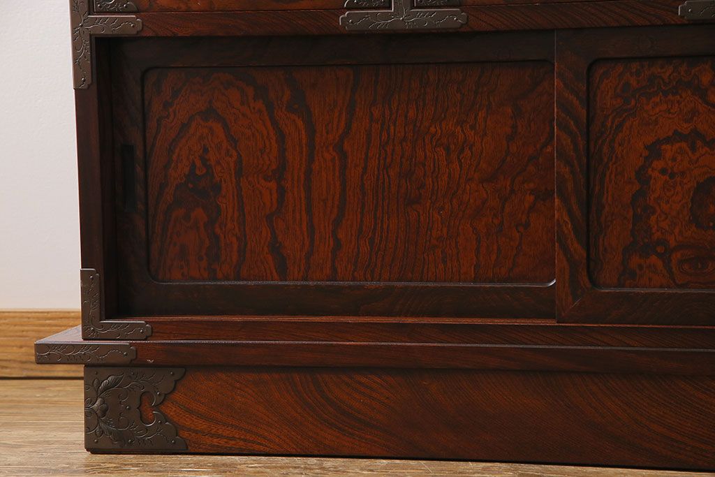 中古　岩谷堂箪笥　特注品!　手打ち金具　繊細な意匠が目を引くサイドボード(収納棚、飾り棚)
