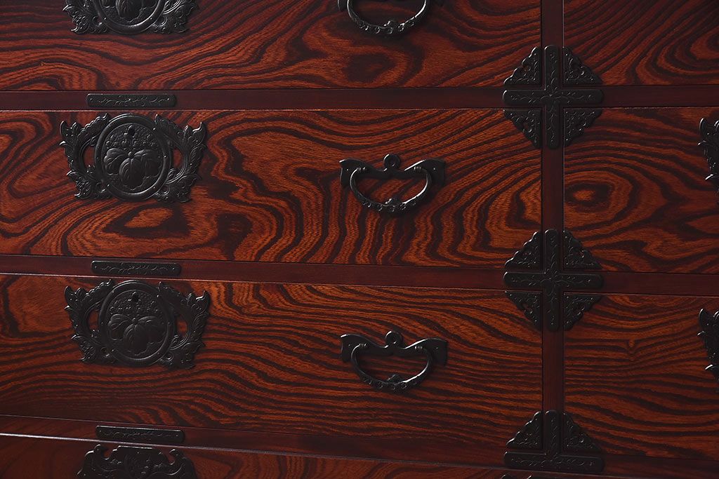 中古　岩谷堂箪笥　鮮明な木目と金具が存在感を放つチェスト(衣装箪笥、和タンス、整理箪笥)