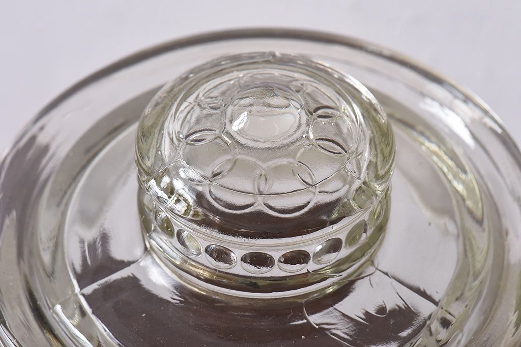 アンティーク雑貨　昭和レトロ　蓋のエンボスが印象的な蓋付きガラスビン・大(硝子瓶)