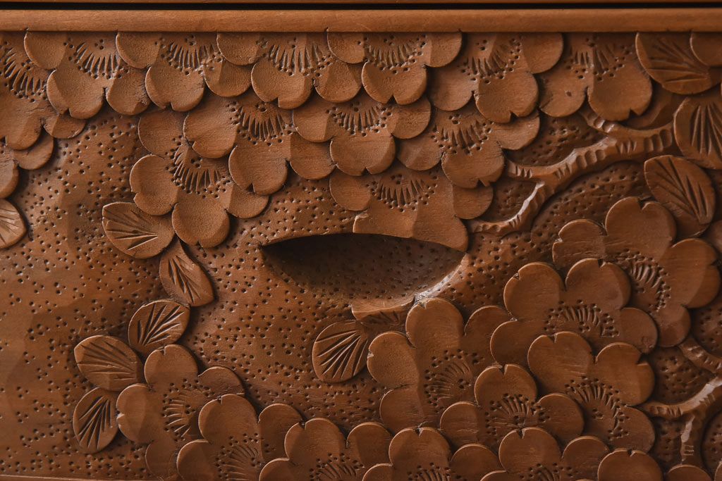 中古　伝統工芸軽井沢彫り　明るい色合いが珍しい重ねタンス(衣装箪笥、チェスト)