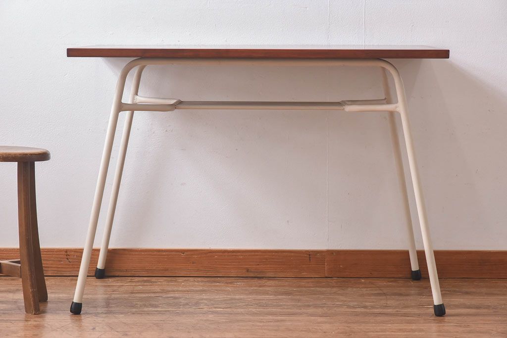 ペイント家具　ヒノキ材　ペイントカラーがおしゃれなリメイクの鉄脚テーブル(ダイニングテーブル、作業台、カフェテーブル)