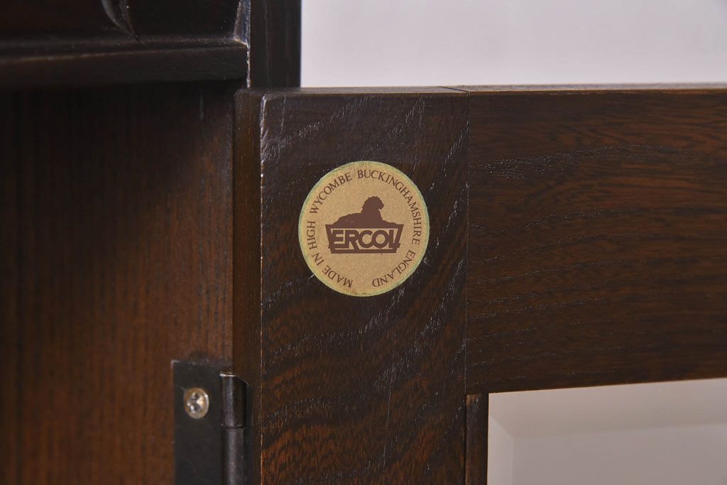 アンティーク家具　イギリス　ERCOL(アーコール)　Old Colonial(オールドコロニアル)　シックなキャビネット(カップボード、ブックケース)