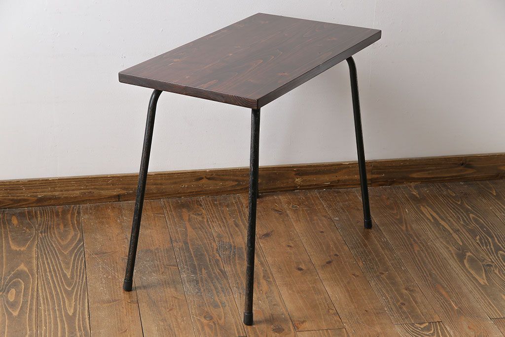 ヒノキ無垢材　古い鉄脚が魅力的なリメイクテーブル(カフェテーブル、鉄脚テーブル、サイドテーブル)