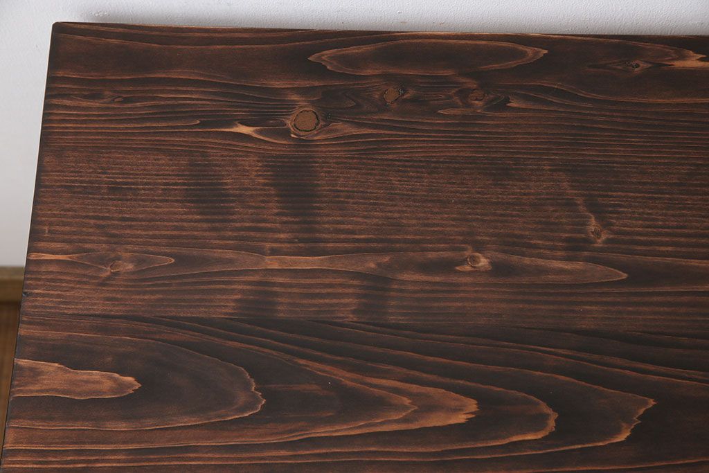 ヒノキ無垢材　古い鉄脚が魅力的なリメイクテーブル(カフェテーブル、鉄脚テーブル、サイドテーブル)