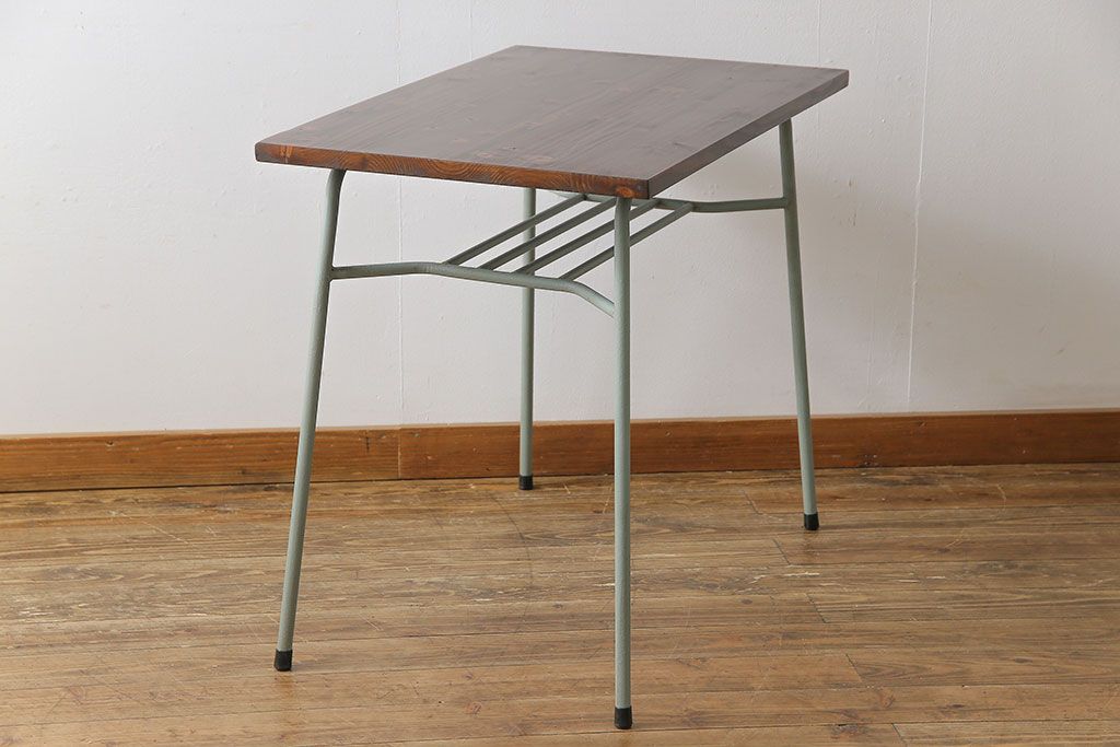 ペイント家具　シャビーな質感がおしゃれな小振りのテーブル(サイドテーブル、作業台、カフェテーブル)(1)