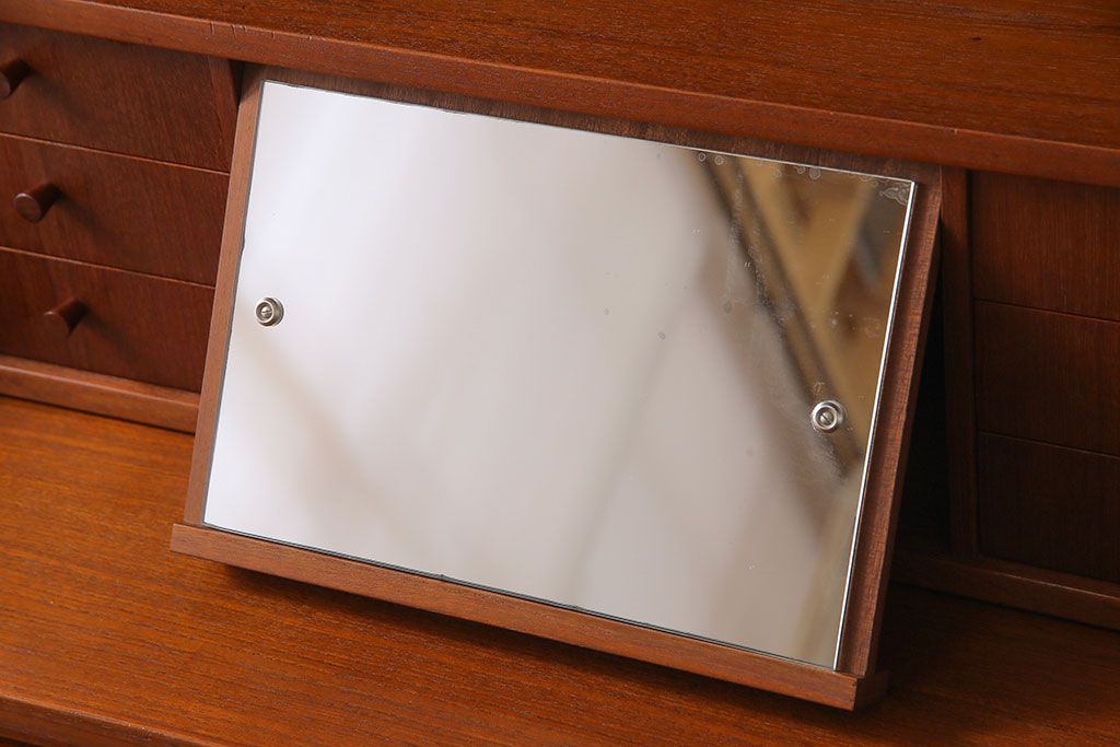 ヴィンテージ家具　北欧ビンテージ　デンマーク　チーク材　おしゃれで機能的な鏡付きビューロー(デスク、在宅ワーク、在宅用ドレッサー、ドレッシングチェスト、本棚)
